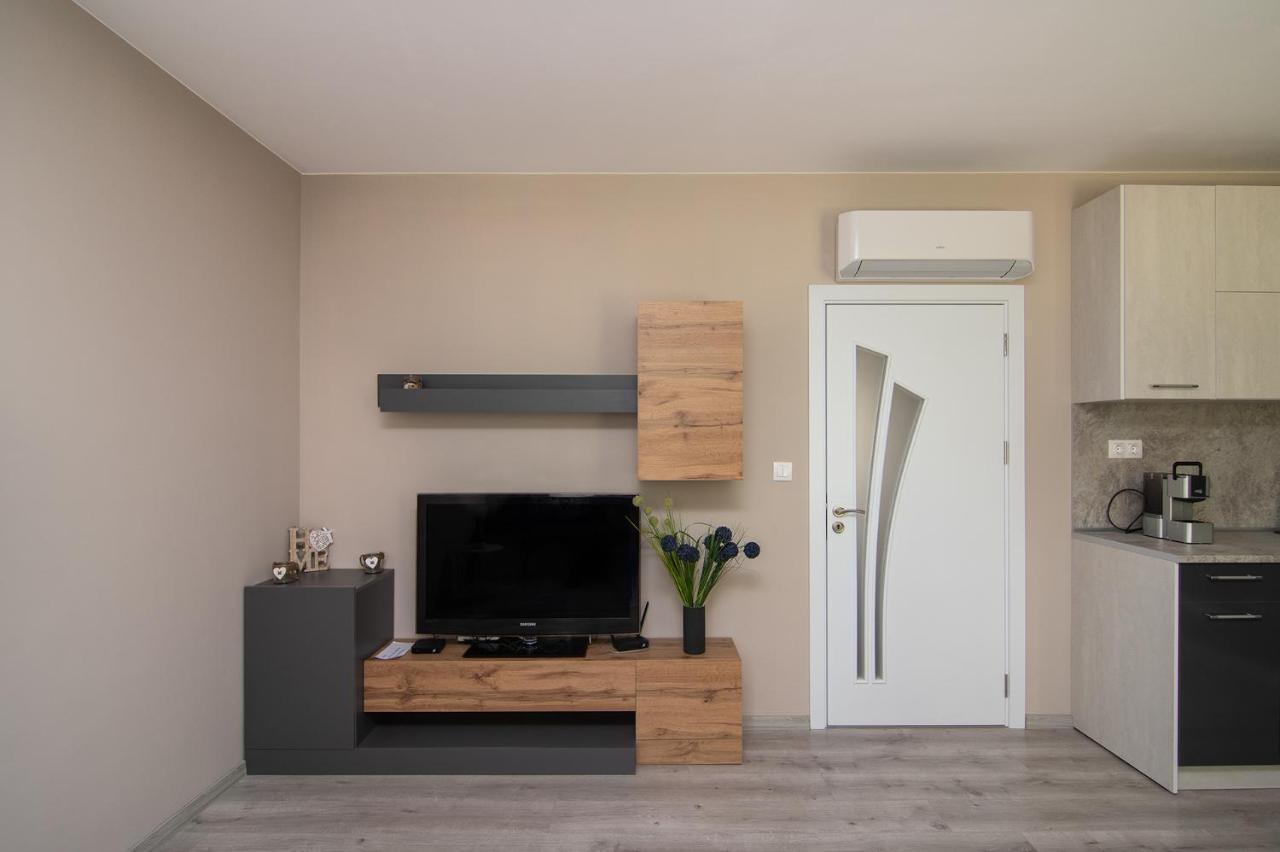 Ferienwohnung Cozy Flats Nearby Center Free Park Area Warna Exterior foto