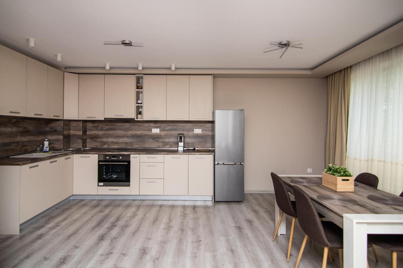 Ferienwohnung Cozy Flats Nearby Center Free Park Area Warna Exterior foto