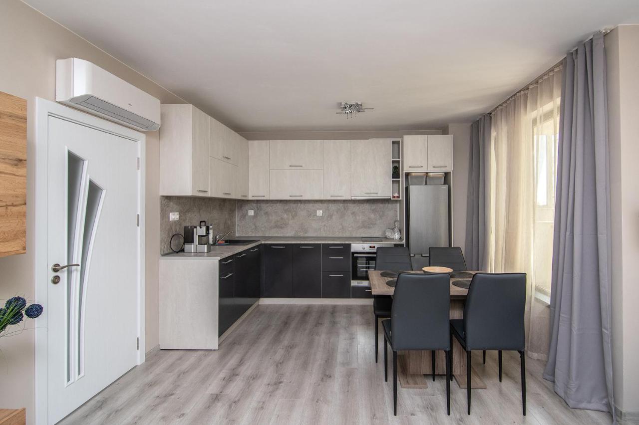 Ferienwohnung Cozy Flats Nearby Center Free Park Area Warna Exterior foto