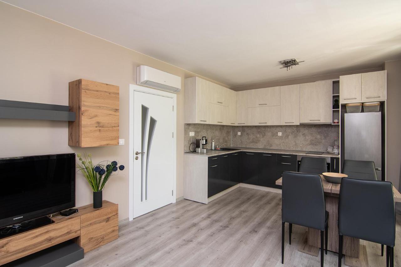 Ferienwohnung Cozy Flats Nearby Center Free Park Area Warna Exterior foto